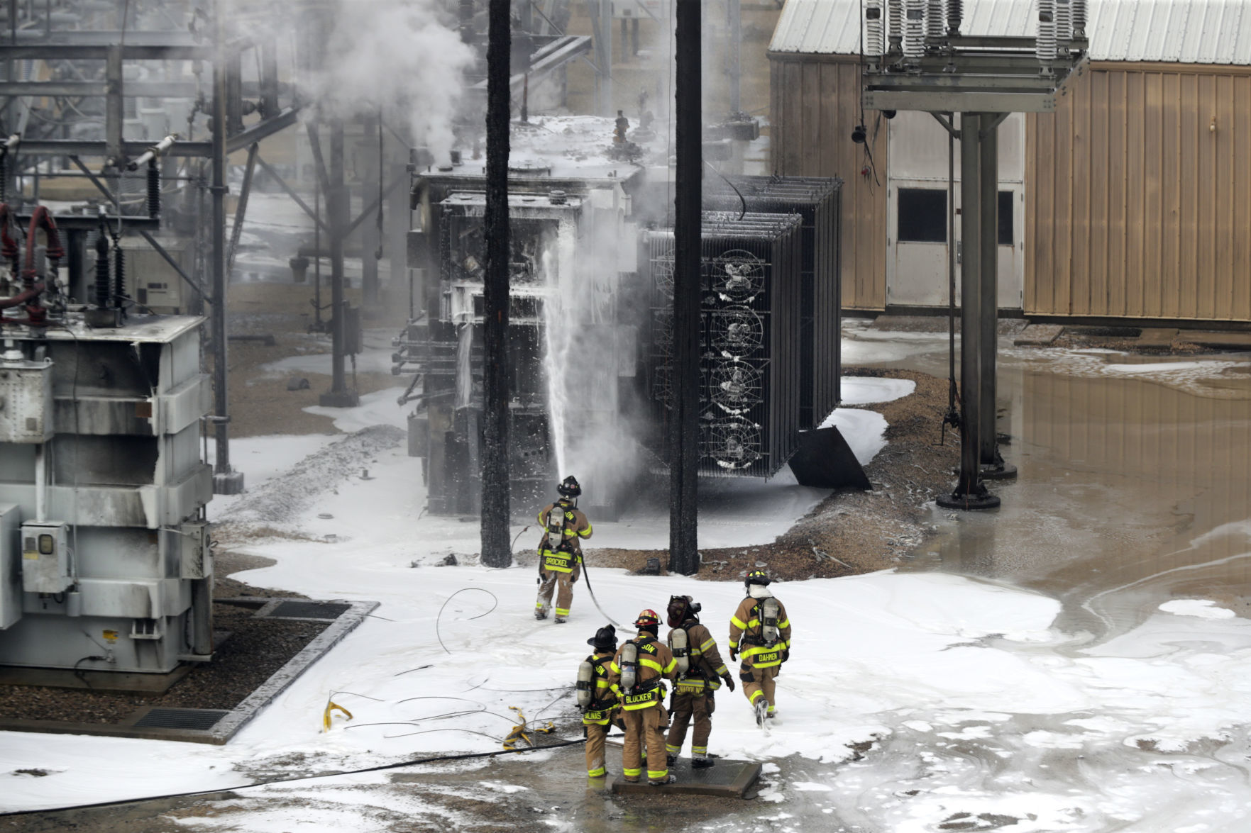 Explosion and fire Downtown leaves thousands without power
